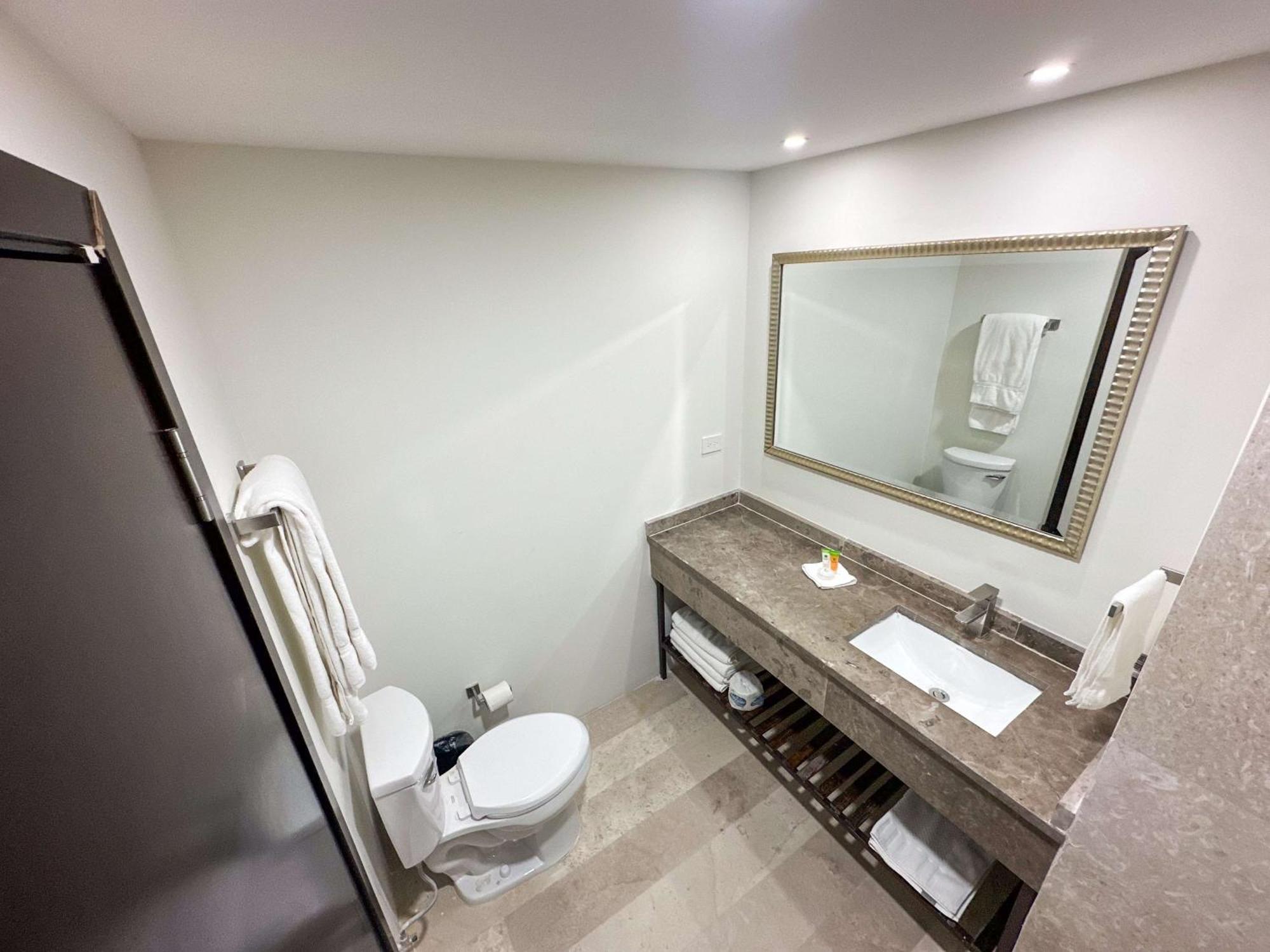 Best Western Plus Sacramento Chihuahua Exterior photo