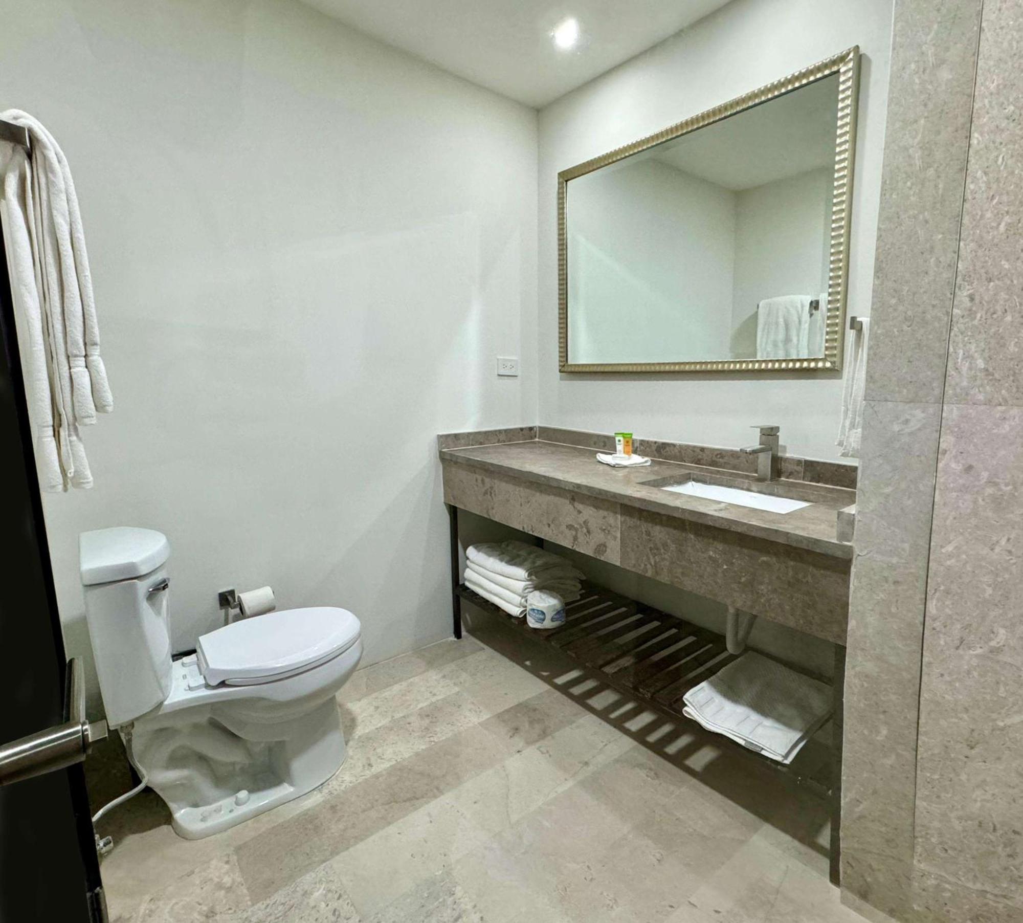 Best Western Plus Sacramento Chihuahua Exterior photo