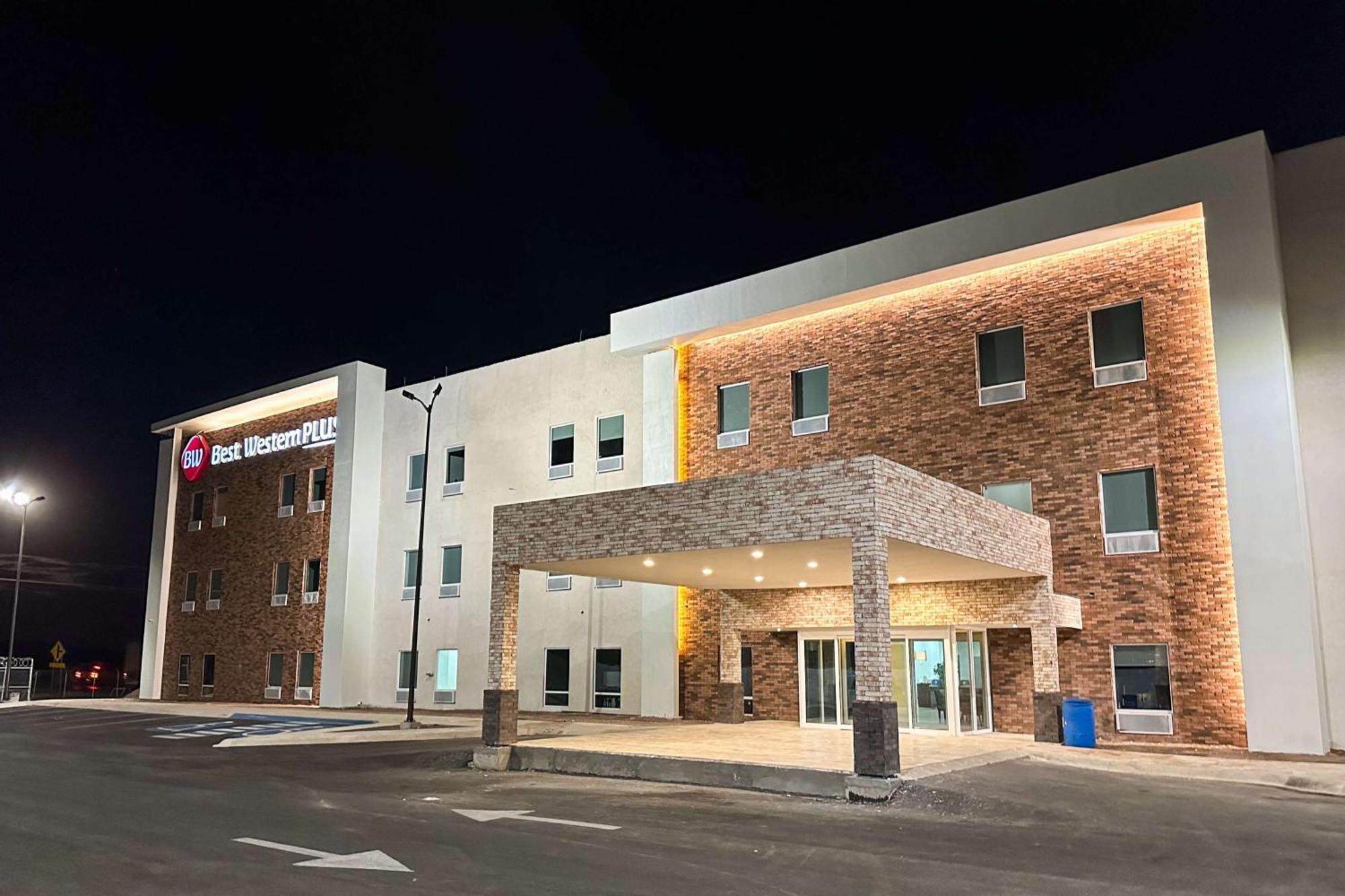 Best Western Plus Sacramento Chihuahua Exterior photo