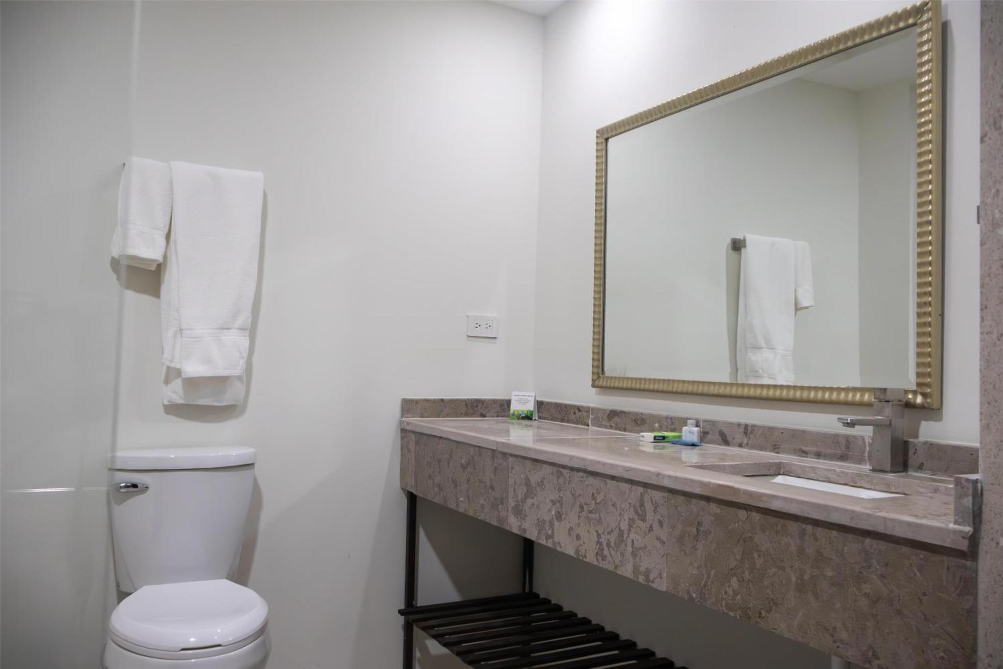 Best Western Plus Sacramento Chihuahua Exterior photo